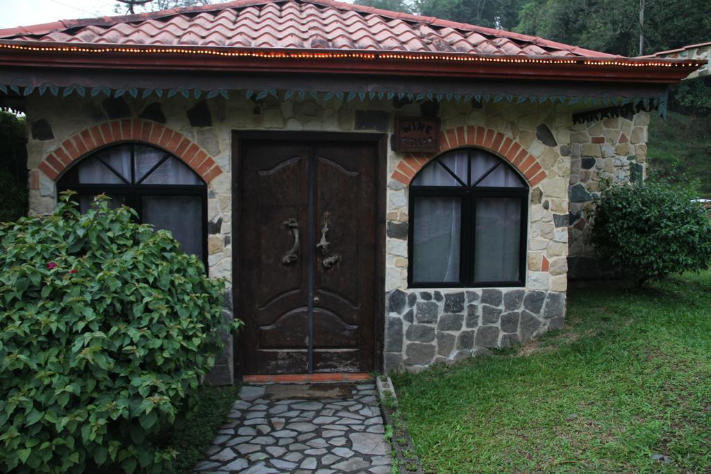 نويفو أرينال Gingerbread Restaurant & Hotel الغرفة الصورة