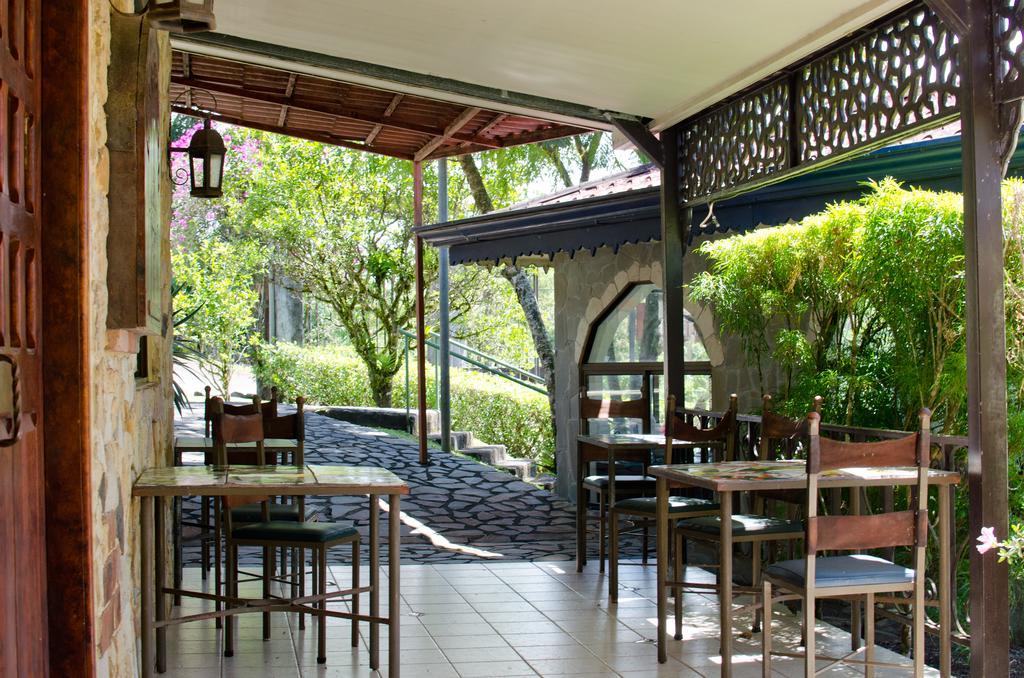 نويفو أرينال Gingerbread Restaurant & Hotel المظهر الخارجي الصورة